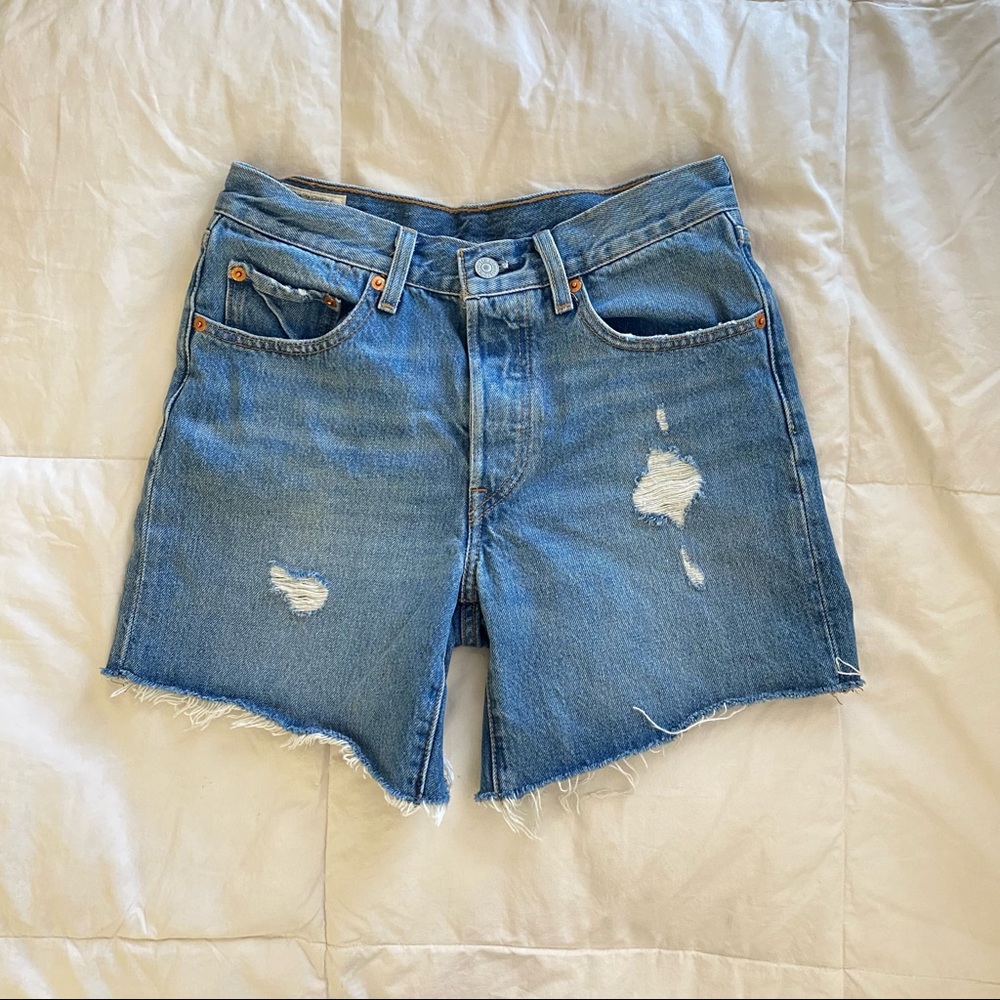 levis high waisted button close shorts